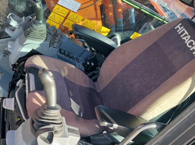 Hitachi ZX300LCN-7