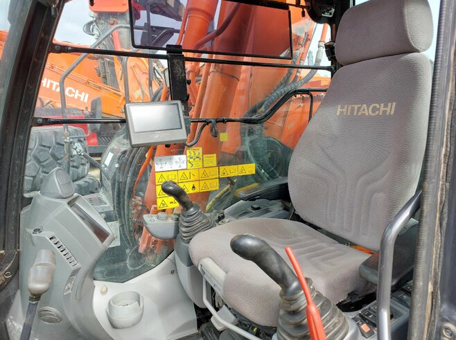 Hitachi ZX225USLC-6