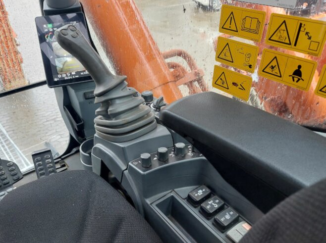 Hitachi ZX490LCH-7