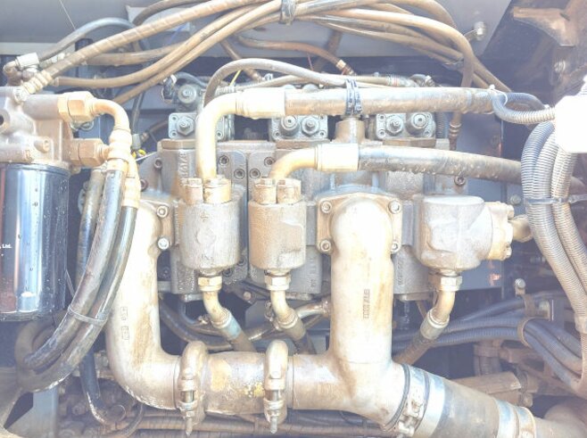 Hitachi ZX300LC-6 + Demarec DXS-50