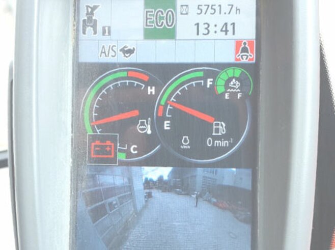 Hitachi ZX300LC-6 + Demarec DXS-50