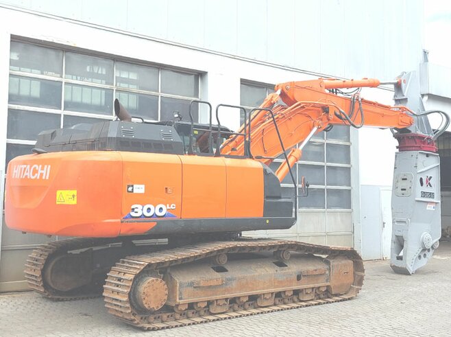 Hitachi ZX300LC-6 + Demarec DXS-50