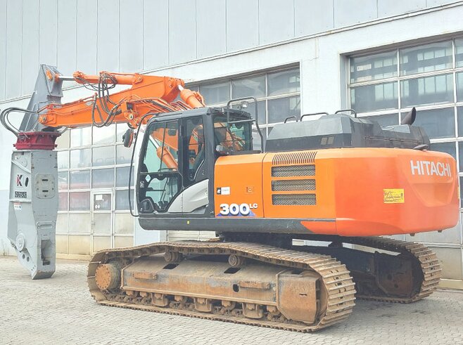 Hitachi ZX300LC-6 + Demarec DXS-50