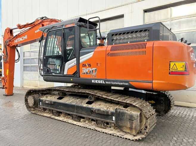 Hitachi ZX300LCN-7