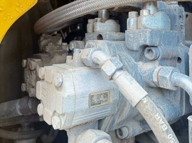 Liebherr R926 Compact