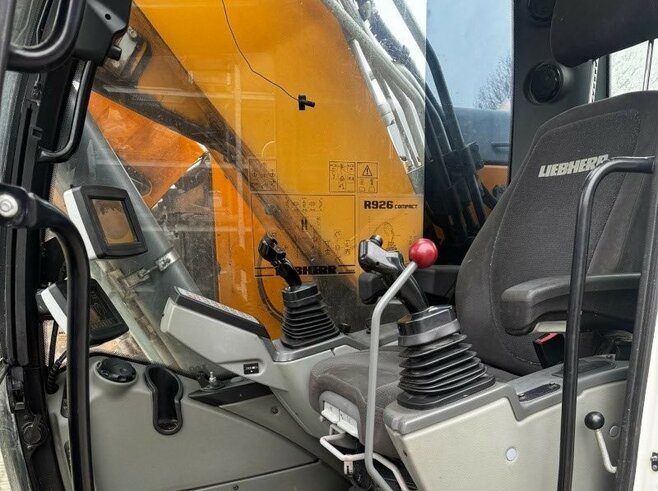 Liebherr R926 Compact
