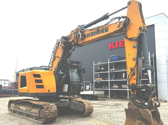Liebherr R926 Compact