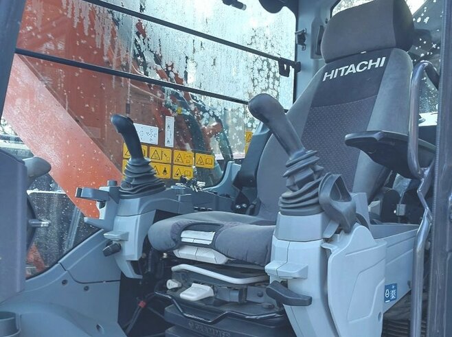 Hitachi ZX210LC-7