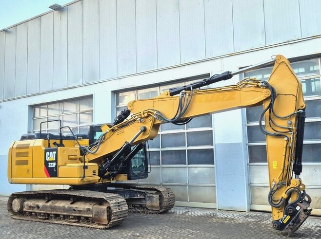 Caterpillar 323FL