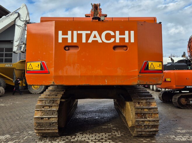 Hitachi ZX690LCH-7
