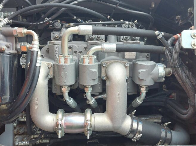 Hitachi ZX300LCN-6 +Demarec DXS-50