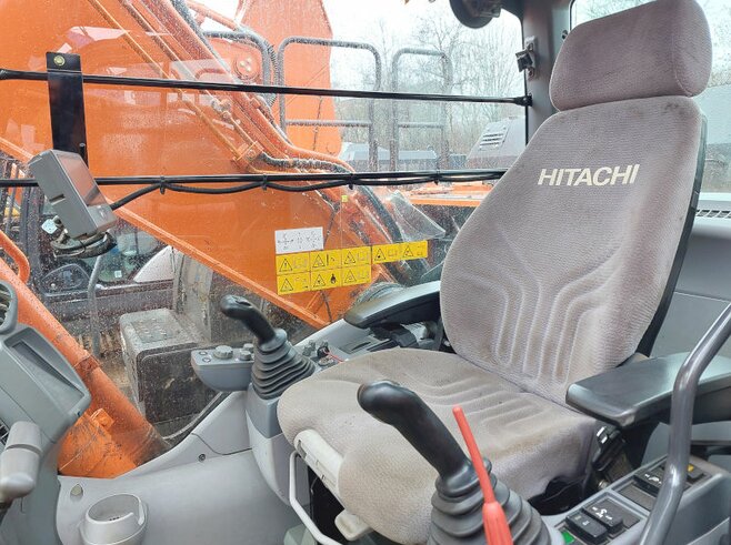 Hitachi ZX300LCN-6 +Demarec DXS-50