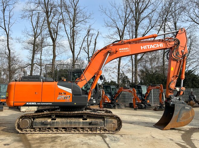 Hitachi ZX250LCN-7