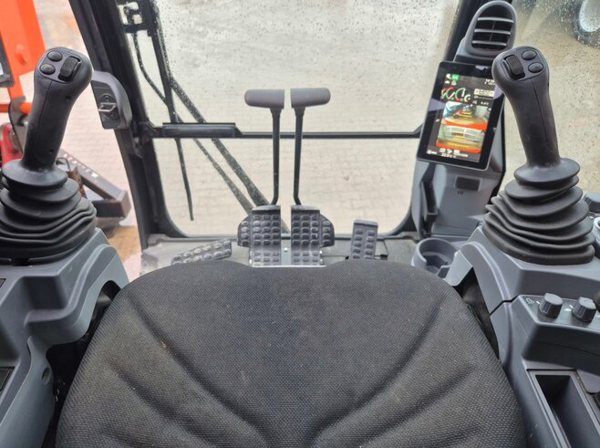 Hitachi ZX350LCN-7 20 m Longreach