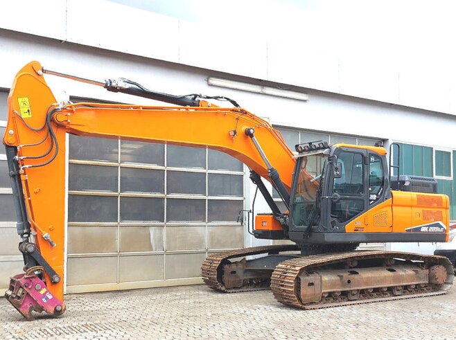 Doosan DX235LC-7