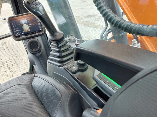 Doosan DX235LC-7