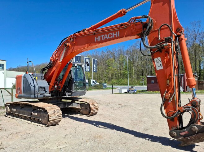 Hitachi ZX225USLC-3