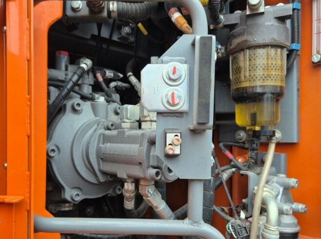 Hitachi ZX135US-7