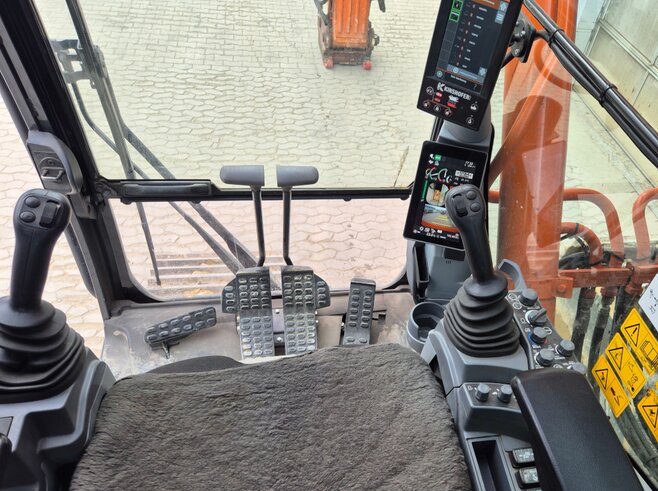 Hitachi ZX300LCN-7