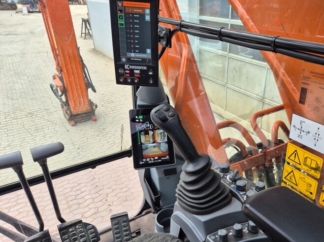 Hitachi ZX300LCN-7