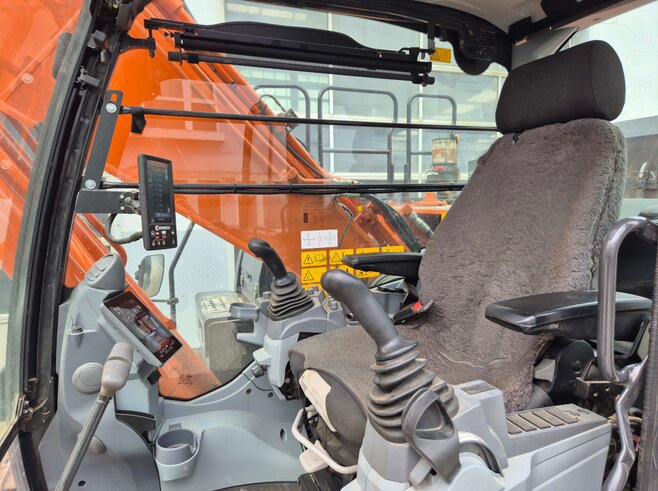 Hitachi ZX300LCN-7