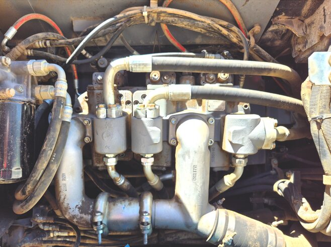 Hitachi ZX300LCN-6