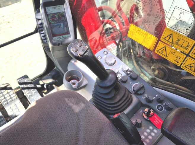 Hitachi ZX300LCN-6