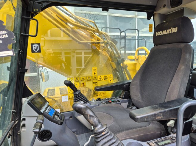 Komatsu PC360NLC-11