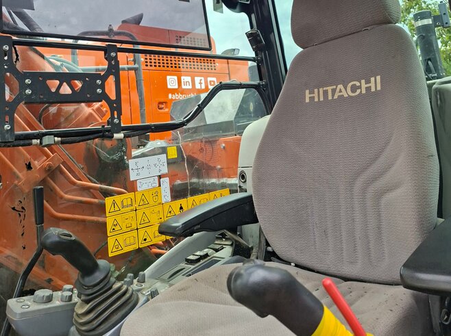 Hitachi ZX135US-6