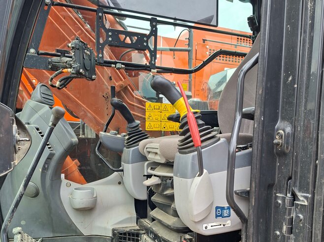 Hitachi ZX135US-6