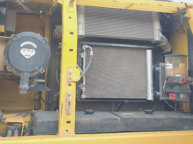 Komatsu PC240NLC-11