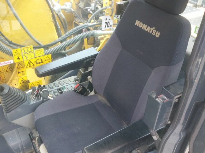 Komatsu PC240NLC-11