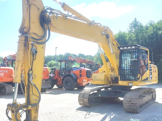 Komatsu PC240NLC-11