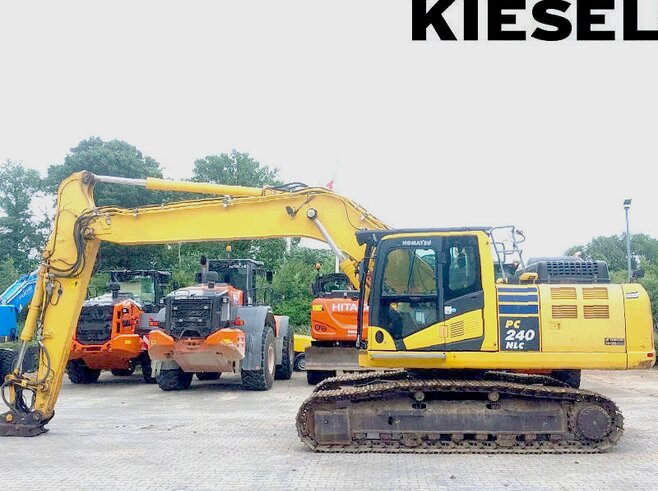 Komatsu PC240NLC-11
