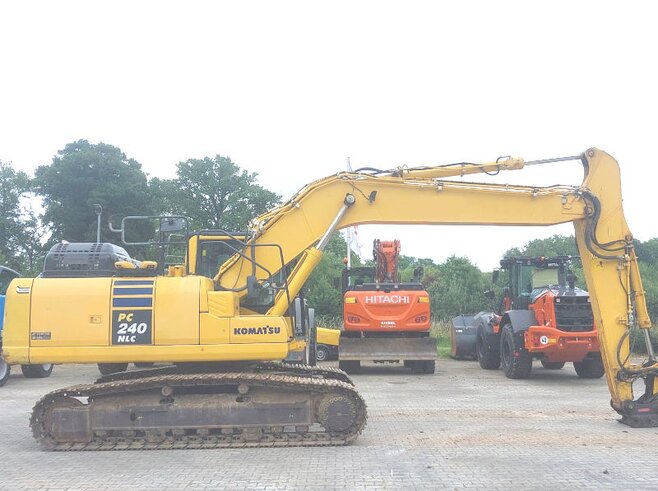 Komatsu PC240NLC-11