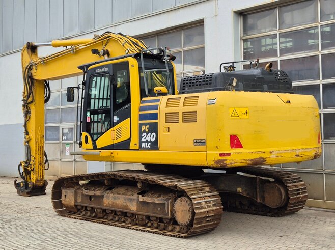 Komatsu PC240NLC-11