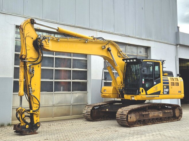 Komatsu PC240NLC-11