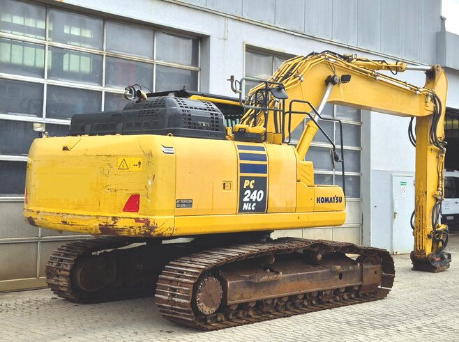 Komatsu PC240NLC-11