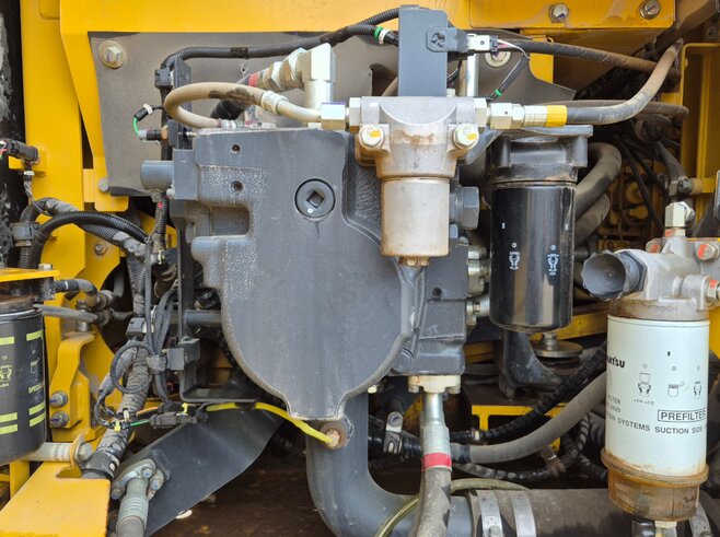 Komatsu PC240NLC-11
