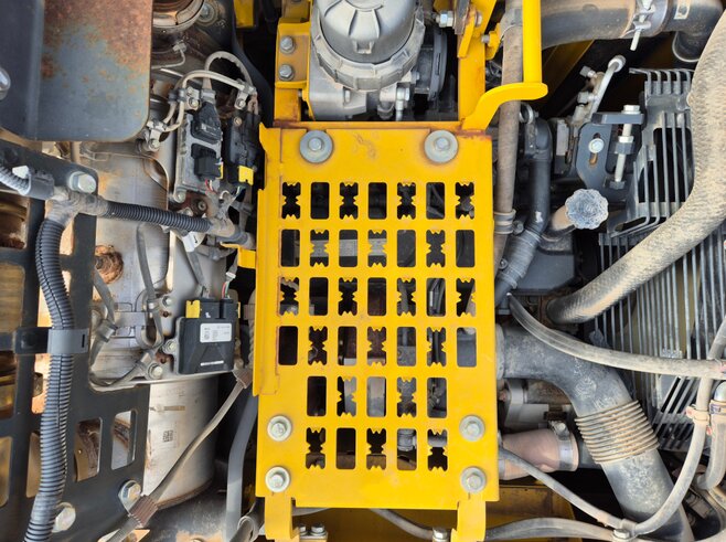 Komatsu PC240NLC-11
