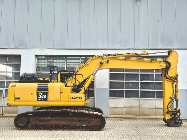 Komatsu PC240NLC-11