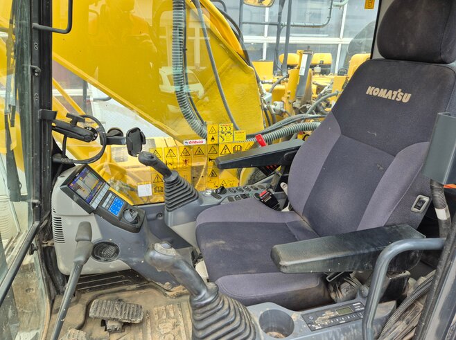 Komatsu PC240NLC-11