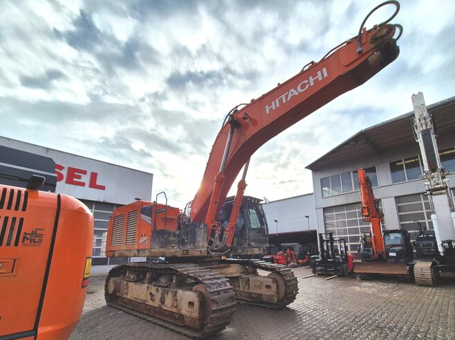 Hitachi ZX690LCH-7