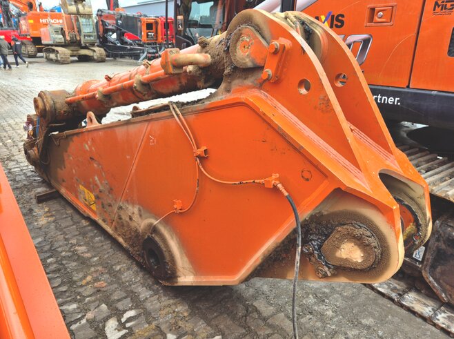 Hitachi ZX690LCH-7