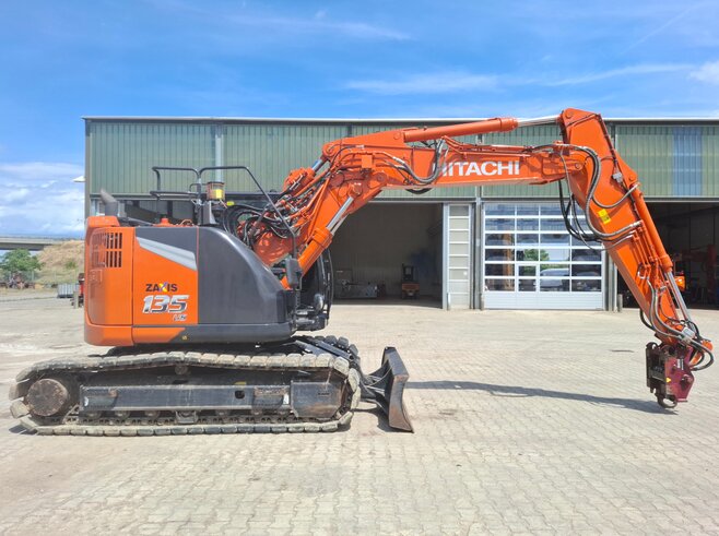 Hitachi ZX135US-7