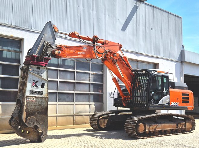 Hitachi ZX300LC-6 + Demarec DXS-50