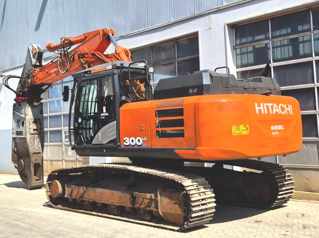 Hitachi ZX300LC-6 + Demarec DXS-50