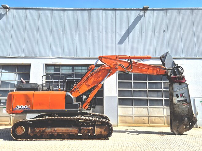 Hitachi ZX300LC-6 + Demarec DXS-50