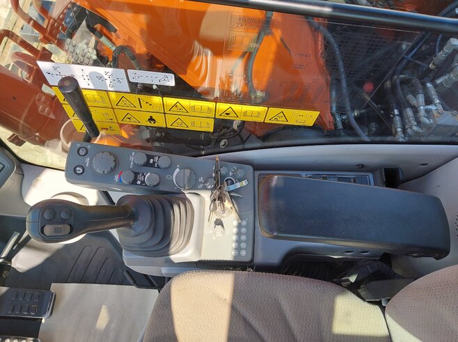 Hitachi ZX135US-6