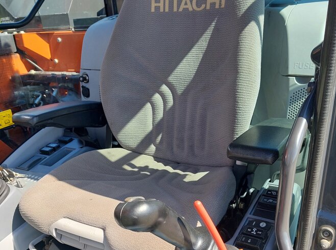 Hitachi ZX135US-6